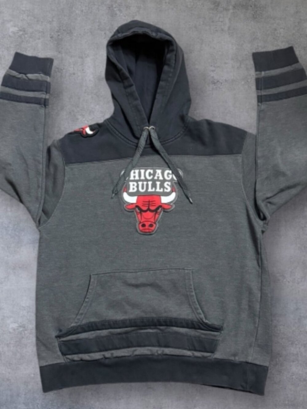 Men's Chicago Bulls Majestic Charcoal/Black Double Minor Pullover Hoodie - Sz M
